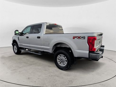 Used 2017 Ford F250 XLT w/ FX4 Off-Road Package image 3
