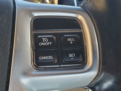 Used 2011 Chrysler Town & Country Touring FWD image 26
