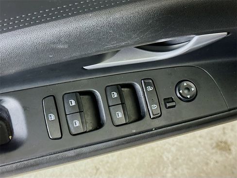 Used 2023 Hyundai Elantra SEL image 20