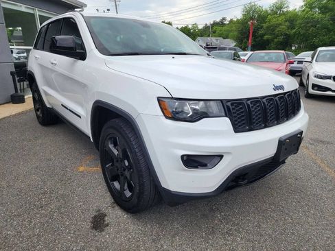 Used 2019 Jeep Grand Cherokee Laredo AWD/4WD image 4