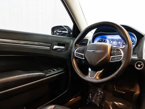 Used 2021 Chrysler 300 Touring L RWD image 11