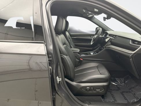 Used 2025 Jeep Grand Cherokee Limited AWD/4WD image 17