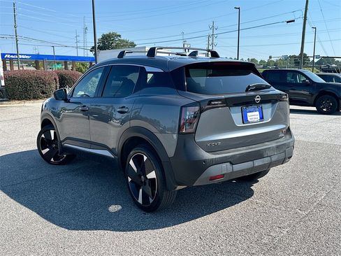 Used 2025 Nissan Kicks SR image 6