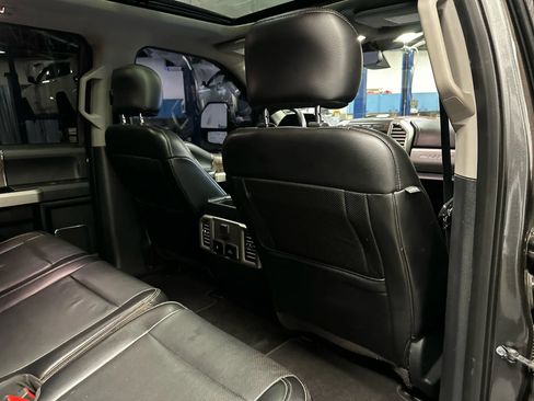Used 2017 Ford F450 Lariat w/ Lariat Ultimate Package AWD/4WD image 19