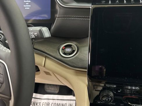 New 2025 Jeep Grand Cherokee L Limited image 12