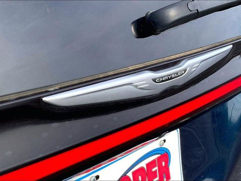 Used 2024 Chrysler Pacifica Touring-L image 28