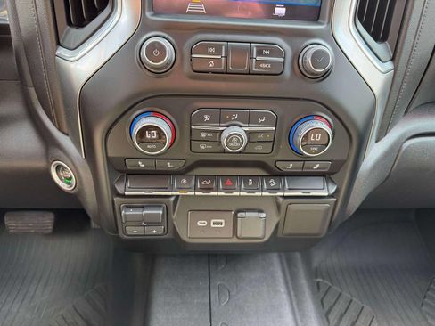 Used 2022 Chevrolet Silverado 1500 RST AWD/4WD image 31