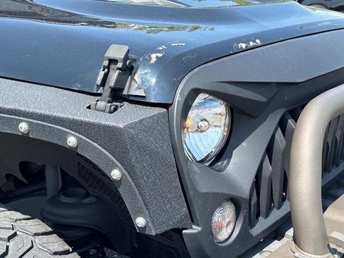 Used 2016 Jeep Wrangler Unlimited Sahara AWD/4WD image 11