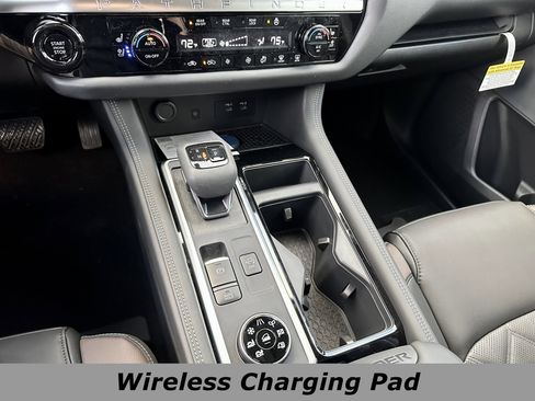 New 2026 Nissan Pathfinder Platinum image 10