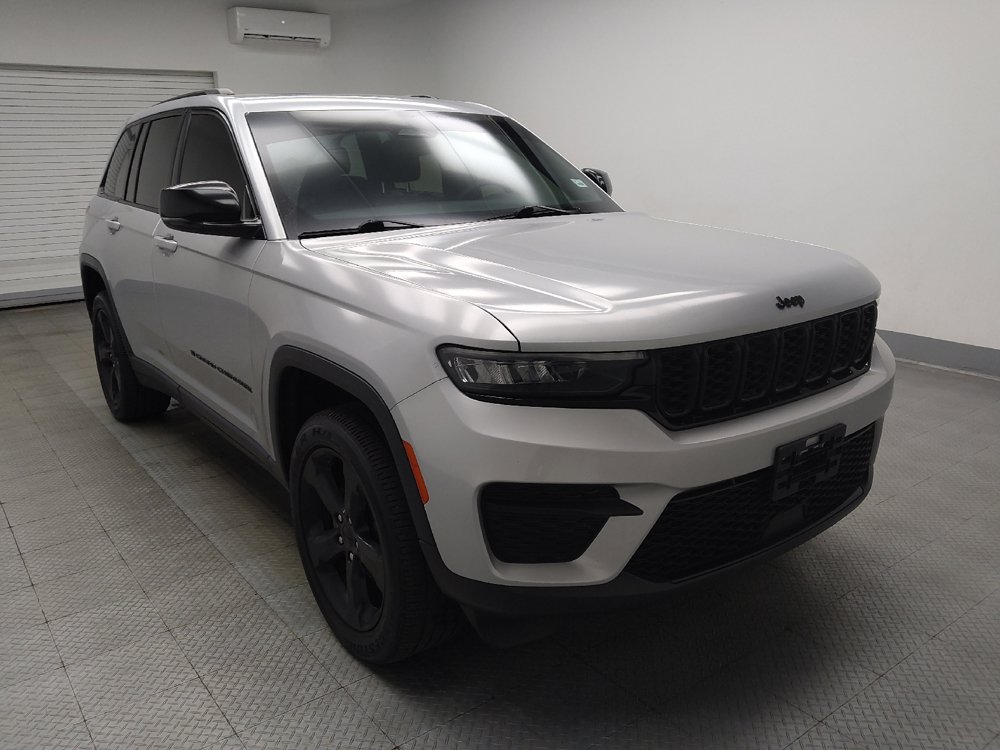 Used 2023 Jeep Grand Cherokee Altitude AWD/4WD image 13