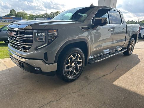 Used 2024 GMC Sierra 1500 SLT w/ SLT Premium Plus Package AWD/4WD image 4