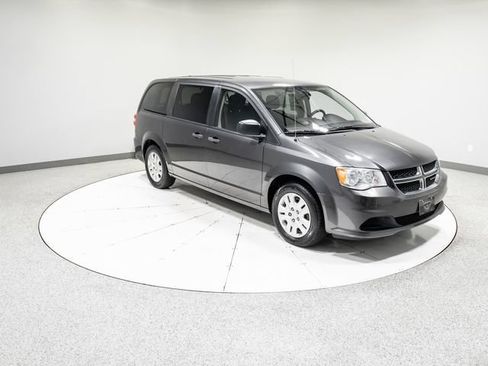Used 2020 Dodge Grand Caravan SE w/ UConnect Hands-Free Group FWD image 26