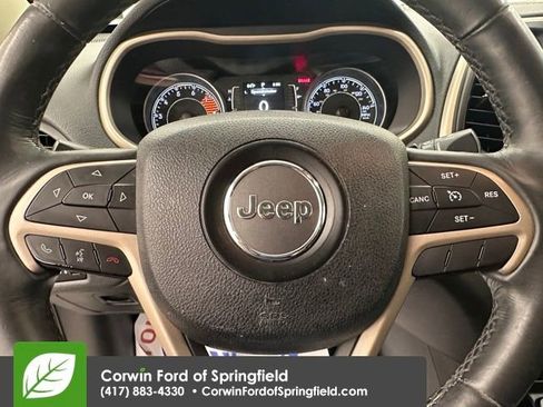 Used 2016 Jeep Cherokee Latitude w/ Comfort/Convenience Group image 29