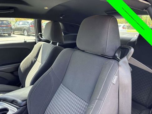 Used 2019 Dodge Challenger SXT RWD image 6