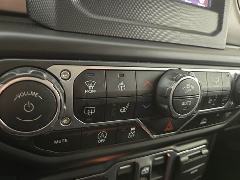 Certified 2020 Jeep Gladiator Sport w/ Quick Order Package 24S image 26