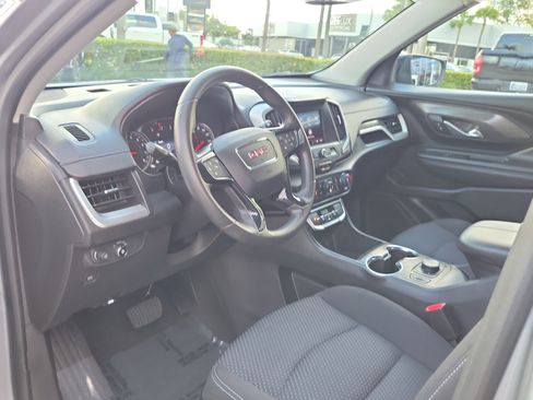 Used 2024 GMC Terrain SLE w/ Driver Convenience Package FWD image 9