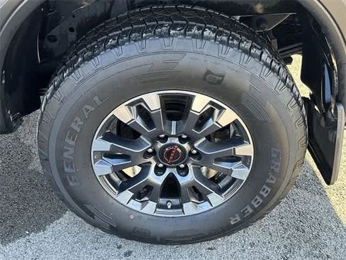 Used 2023 Nissan Titan PRO-4X w/ Pro-4x Convenience Package image 5