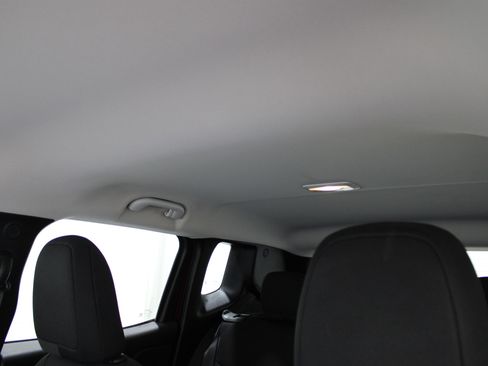 Used 2023 Jeep Renegade Latitude w/ Premium Group image 28