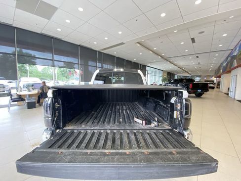 Used 2016 Toyota Tacoma SR5 w/ SR5 Appearance Package (DN) AWD/4WD image 25