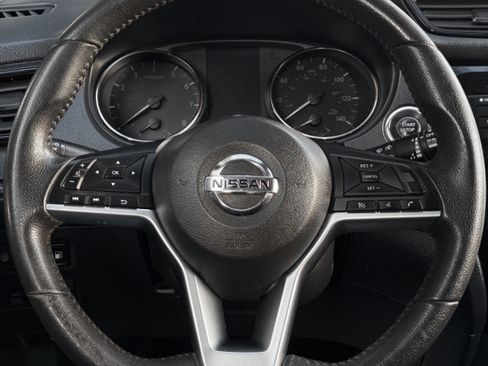 Used 2019 Nissan Rogue SV AWD/4WD image 18