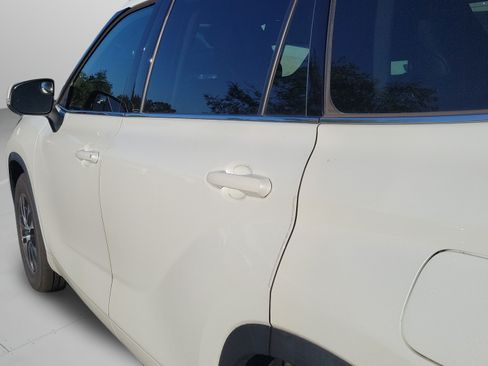 Used 2022 Toyota Highlander XLE FWD image 28