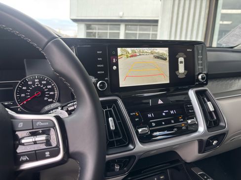 Used 2023 Kia Sorento EX image 3