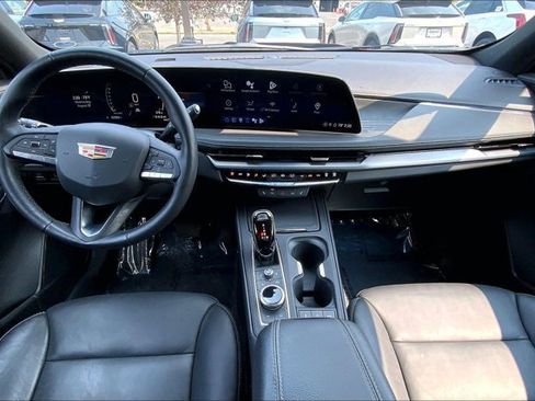 Used 2024 Cadillac XT4 Premium Luxury w/ Cold Weather Package AWD/4WD image 15