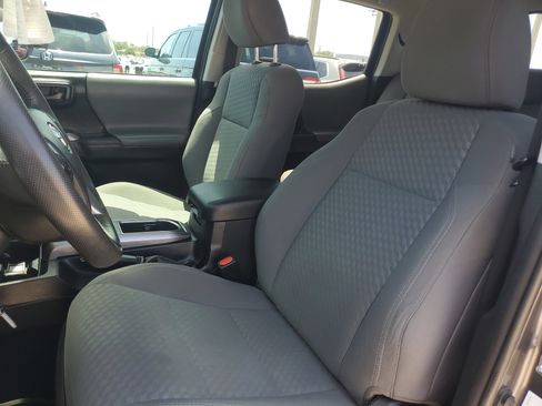 Used 2021 Toyota Tacoma SR5 RWD image 17