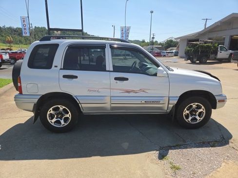 Used 2001 Chevrolet Tracker LT AWD/4WD image 6
