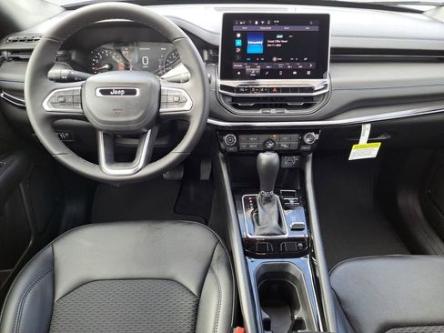 New 2026 Jeep Compass Latitude image 20