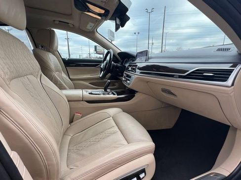 Used 2016 BMW 740i image 39