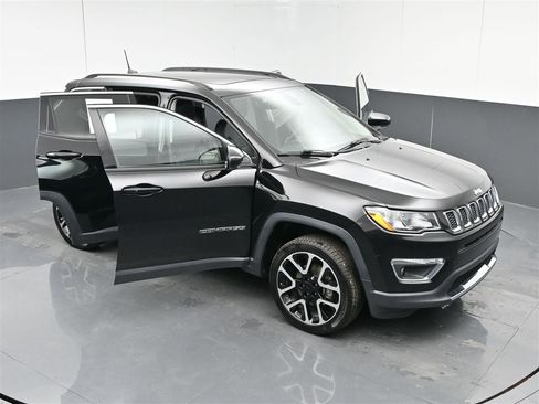 Used 2018 Jeep Compass Limited w/ Navigation Group image 37