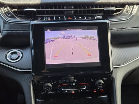 Used 2025 Jeep Grand Cherokee L Altitude AWD/4WD image 17
