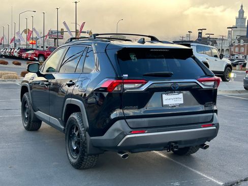 Used 2019 Toyota RAV4 Limited image 3