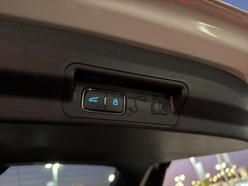 Certified 2022 Ford Explorer Limited w/ Limited Technology Package image 12