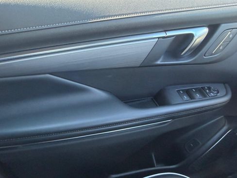 Used 2025 Buick Enclave Preferred FWD image 15