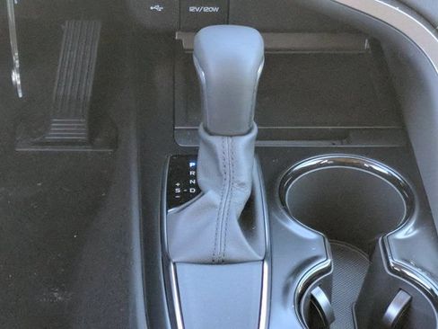 Used 2020 Toyota Camry SE FWD image 18