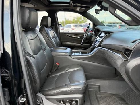 Used 2020 Cadillac Escalade Platinum AWD/4WD image 15