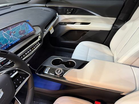 New 2026 Cadillac Lyriq Premium Luxury image 40