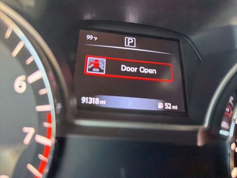 Used 2017 Nissan Pathfinder SV FWD image 5