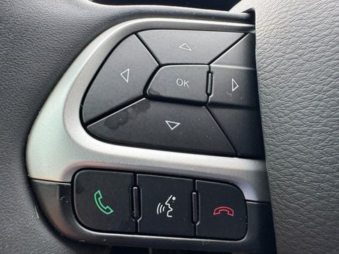 Used 2018 Jeep Compass Latitude w/ Popular Equipment Group AWD/4WD image 16