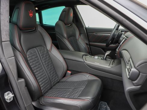 Used 2019 Maserati Levante Trofeo image 12