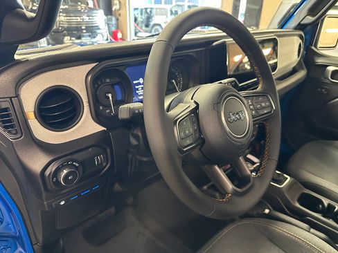 Used 2024 Jeep Wrangler Unlimited AWD/4WD image 13