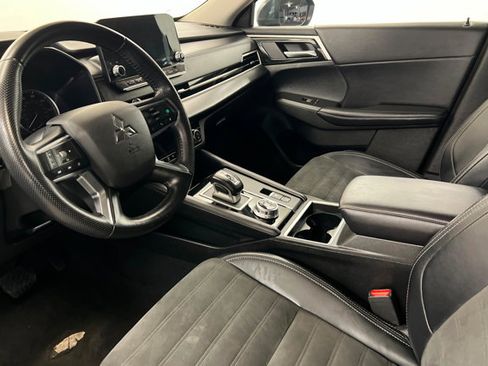 Used 2024 Mitsubishi Outlander SE FWD image 15