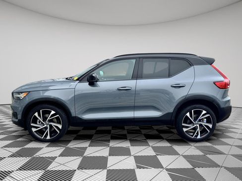 Used 2022 Volvo XC40 T5 R-Design w/ Advanced Package image 8