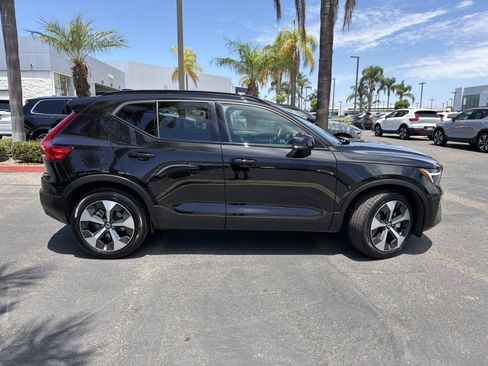 Certified 2026 Volvo XC40 B5 Plus AWD/4WD image 4