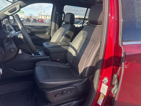 Used 2023 GMC Yukon SLT w/ SLT Premium Package image 19