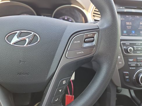 Used 2017 Hyundai Santa Fe SE FWD image 17