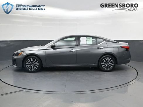 Used 2024 Nissan Altima 2.5 SV FWD image 10