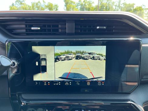 Used 2025 GMC Sierra 2500 AT4 w/ AT4 Premium Plus Package AWD/4WD image 16